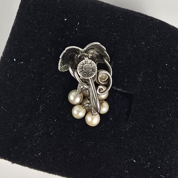 Vintage Sterling Silver Genuine Pearls Grape Leaf Cluster Earrings Screwback - Picture 3 of 4